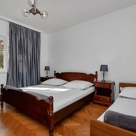 Apartment Cobrnic Tucepi