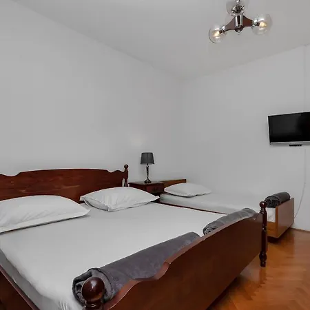 Cobrnic Apartment *
