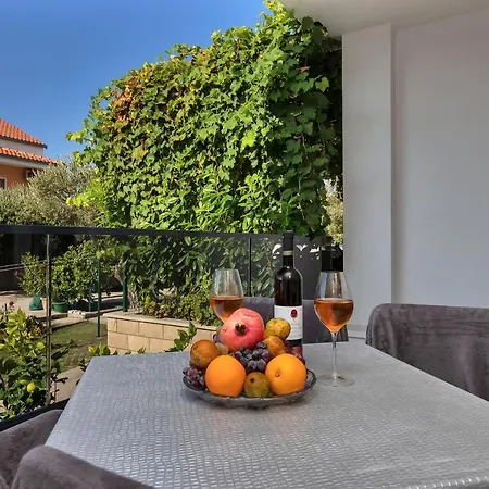 Apartment Cobrnic Tucepi
