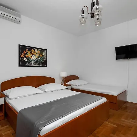 Cobrnic Apartment *