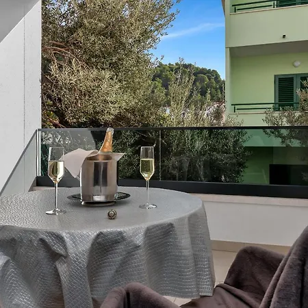 Apartment Cobrnic Tucepi