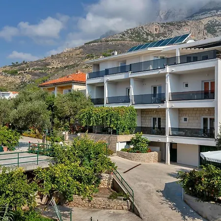 Apartment Cobrnic *