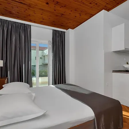 Cobrnic Apartment *