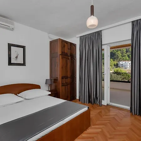 Cobrnic Apartment *